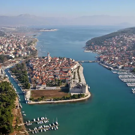 Apartment In With Sea View, Terrace, Air Conditioning, Wifi 5142-4 Seget Vranjica